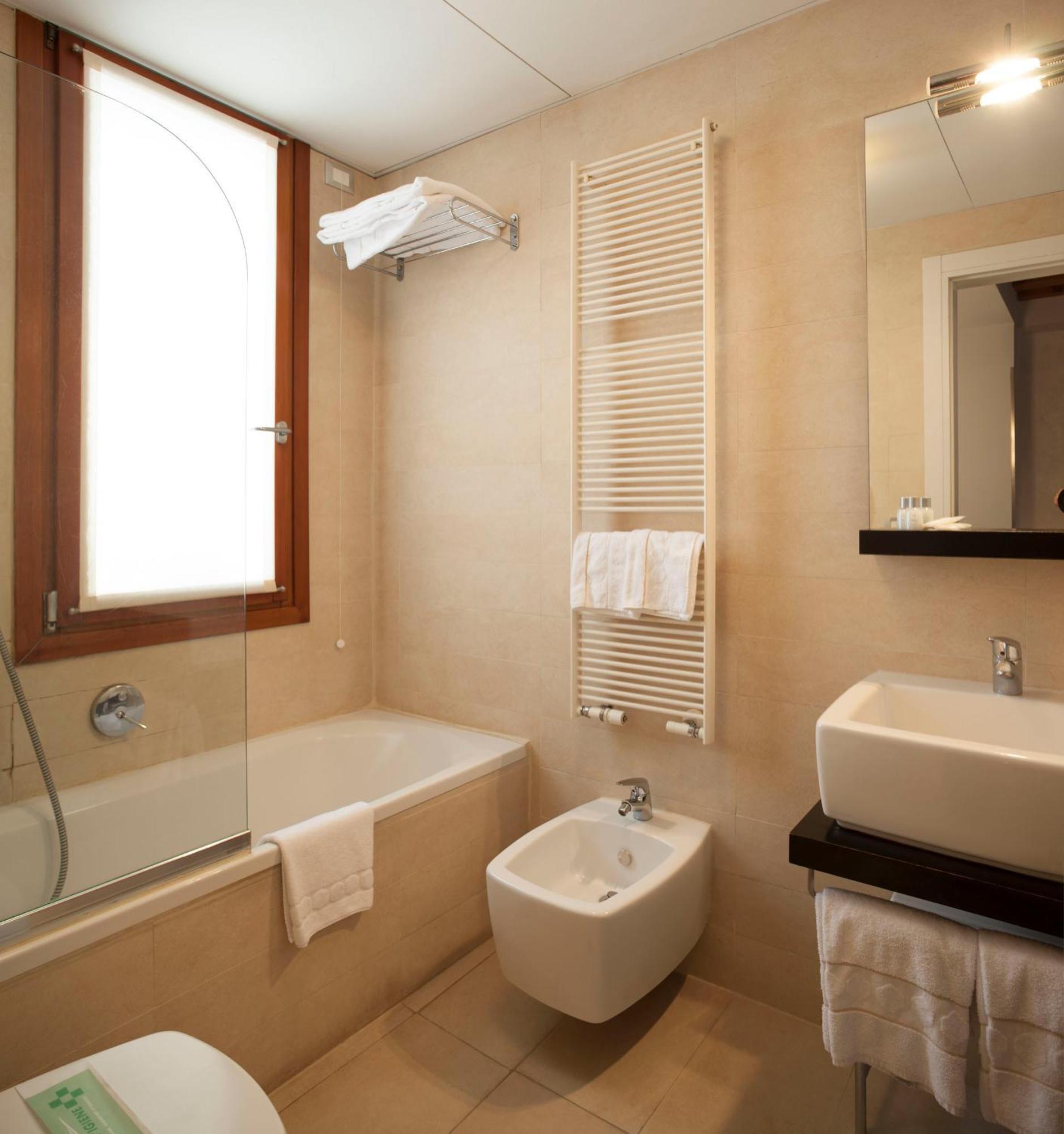 Ca' Pozzo Guest house 3*